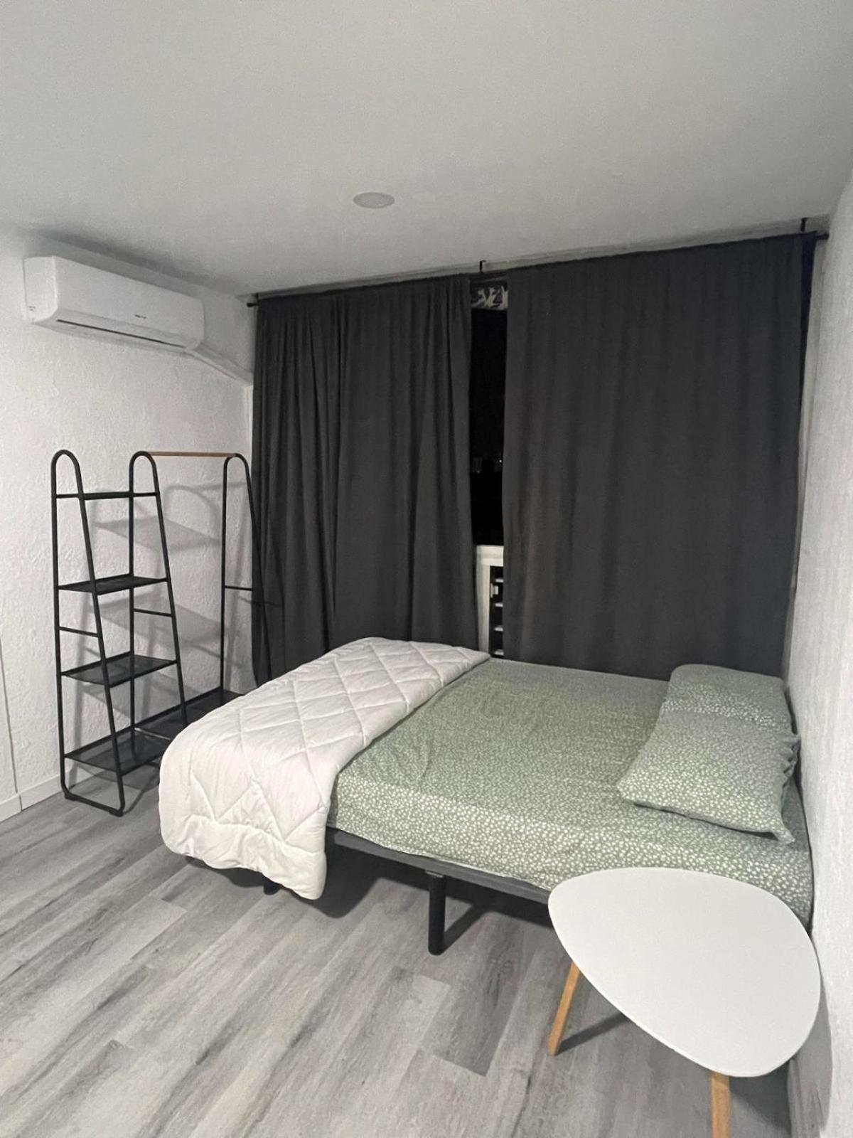 Lovely Estudio Fiesta Apartment
