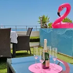 Terraza Con Piscina Privada Y Vistas Al Mar
