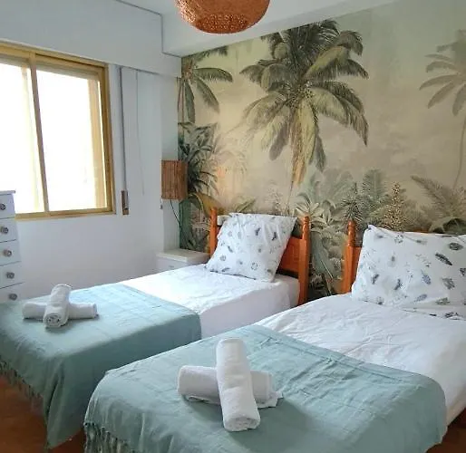 Gerona Apartment On The Strip With Pool & Parking