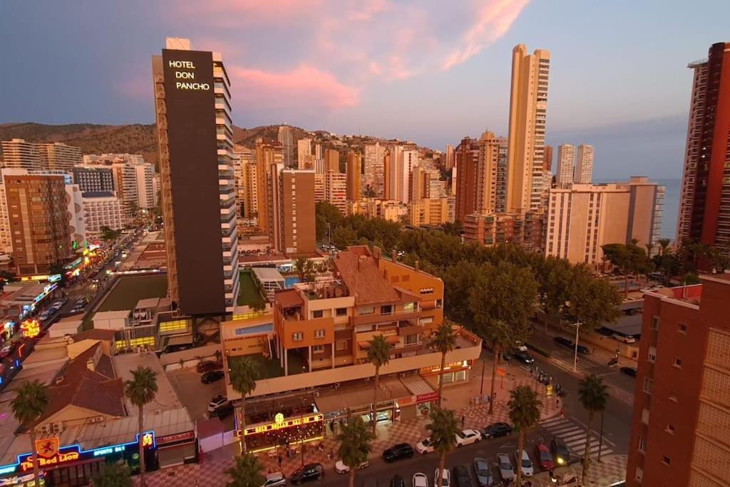 Gerona On The Strip With Pool & Parking