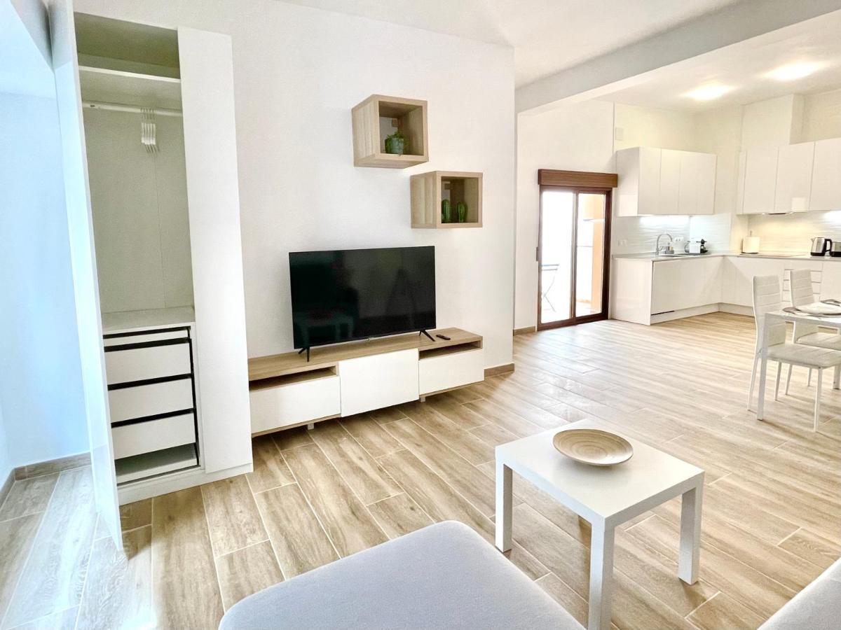 Old Town House With Lounge Area Vakantiehuis Benidorm