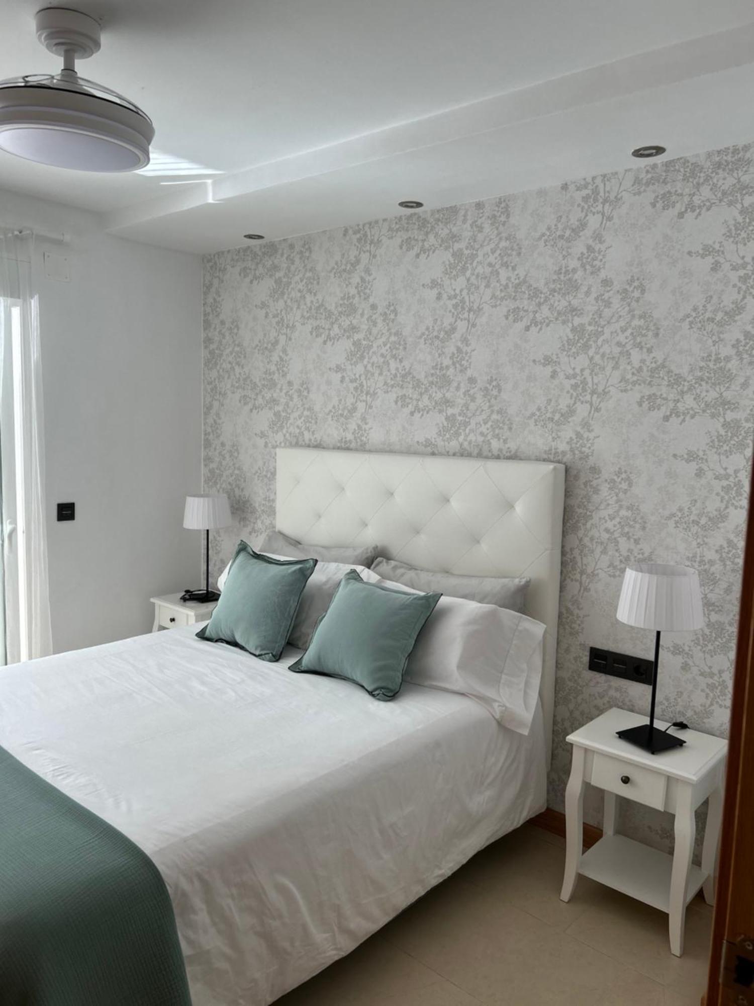 Atico Con Enorme Terraza Y Chill Out Particular