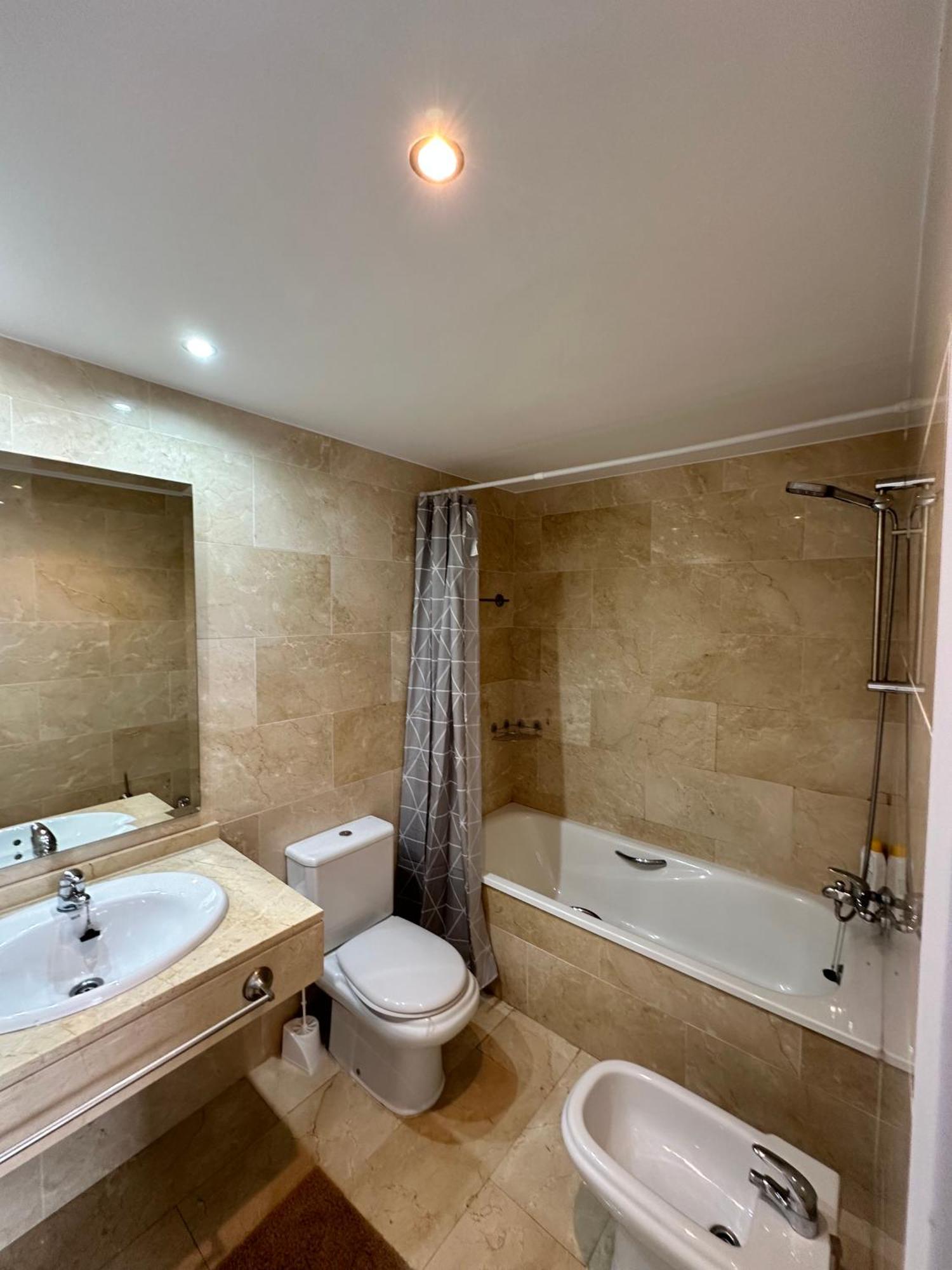 Apartment Luxurious, Newly-renovated Large 2-bedroom By The Beach Benidorm
