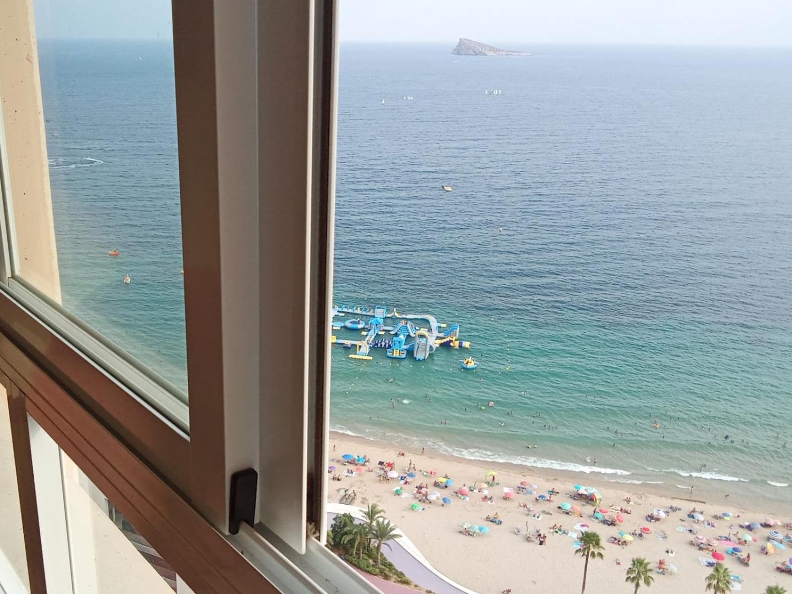 Nuevo Apto Balcon De Poniente 1 A Linea Playa Torre 2 Luxe Sm Con Aire, Piscina,jar Vistas Espectaculares Al Mar De Appartement Benidorm