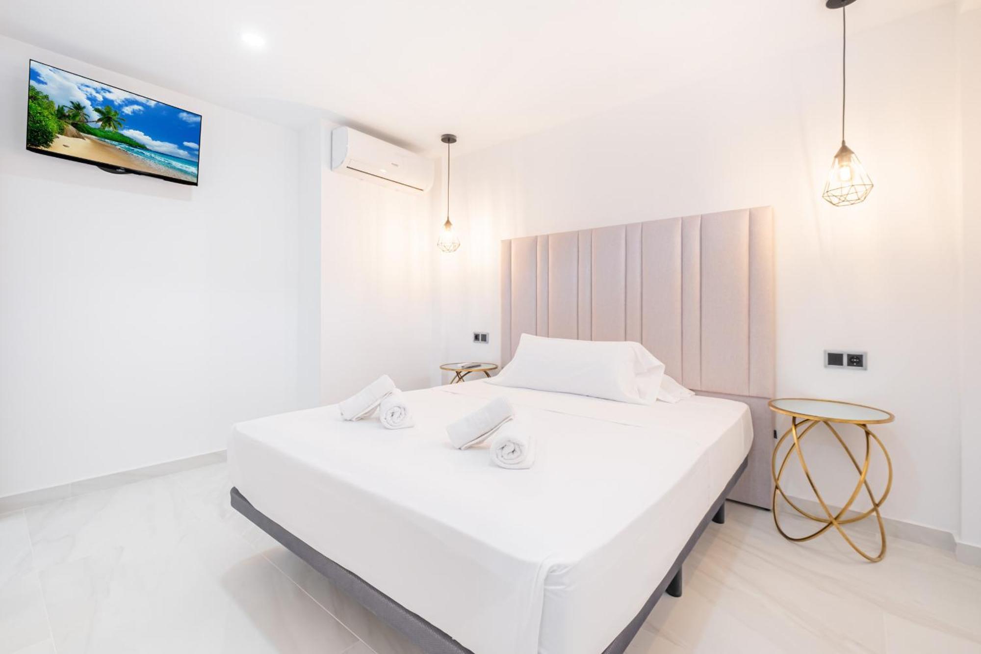 Halcon Deluxe 17-c Levante * Benidorm