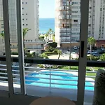 Apartamento Mediterraneo, Muy Centrico, En Plaza Triangular, Soleado, Con Jardines Y Piscina Y La Playa Enfrente Andando, Con Parking Exterior Comunitario