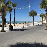 Apartamento En Plaza Triangular Y Muy Cerca De La Playa
