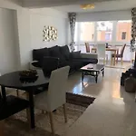 Cosy Apartment 5 Min From The Beach , Sea View