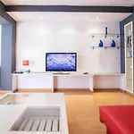Stunningcenterlevantewifiaccable Tv