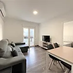 Queens Apartment By Mc