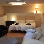 VILLA Bed&Breakfast - kitchen, Pool, Barbecue&Large garden