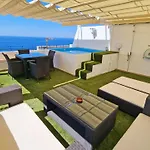 Terraza Con Piscina Privada Y Vistas Al Mar