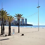 Cozy Apartment Just 8 Min Walk From The Beach!