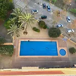Cozy Apartment Just 8 Min Walk From The Beach!