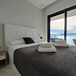 Sunset Drive Superb Apartment
