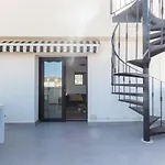 Old City Penthouse With Fantastic Views & Parking