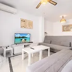 Castell Dor 2-A Apartment Old Town