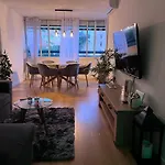 Stylish Getaway - Renovated 1Br Apartment With Pool & Tennis
