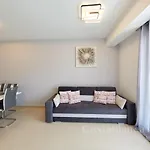 Executive 2 Bedroom Luxury Suite By The Beach With King-Size Bed