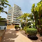 Executive 2 Bedroom Luxury Suite By The Beach With King-Size Bed