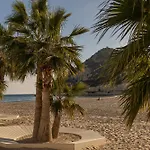 Luxury, Newly Renovated 1-Bedroom Condo By The Beach