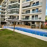 Luxurious Newly Renovated 2 Bedroom Condo By The Beach
