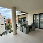 Beachside Luxe 1Br: New & Chic