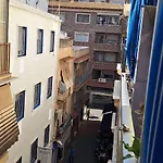 Apartamentos Casa May 1- Centro Benidorm-Solo Mayores De 30 Anos Y Familias