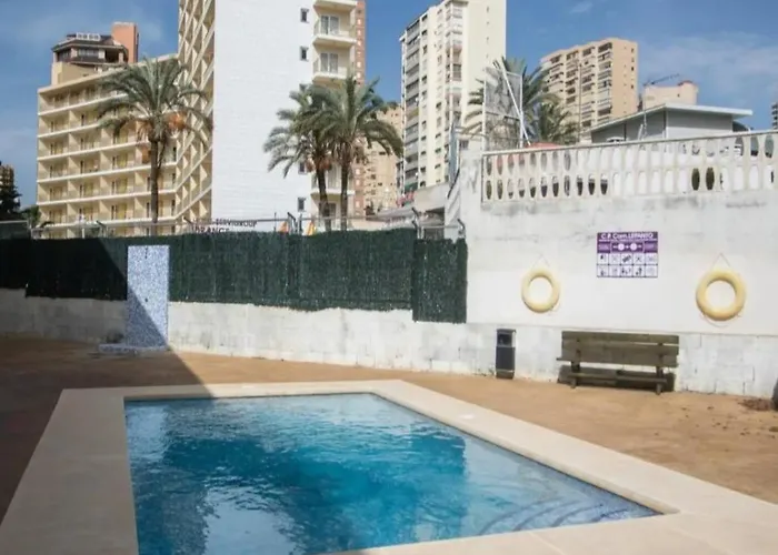 Queen Apartment. Cozy & Close To The Beach Apartment. Pool/Parking.