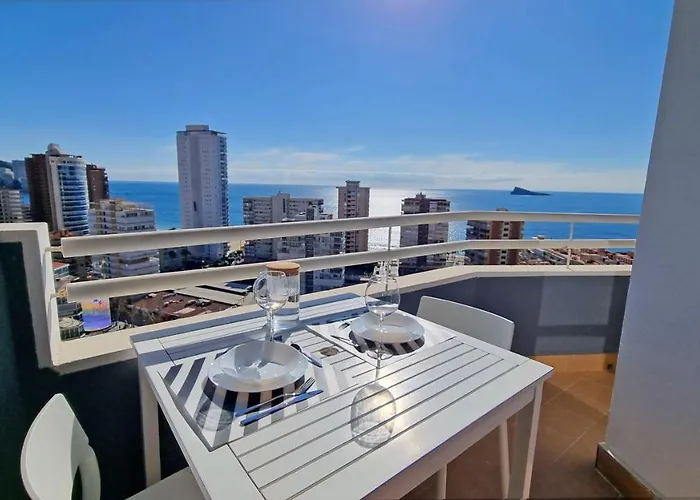 En El Centro De Benidorm Y Con Vistas Al Mar