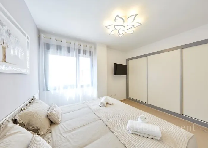Executive 2 Bedroom Luxury Suite By The Beach With King-Size Bed