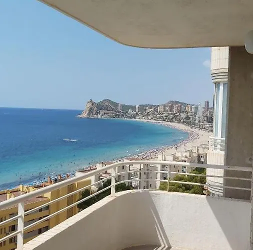 Piso En Primera Linea De Playa En Urbanizacion El Olivar