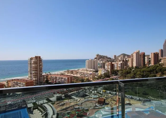 Sunset Drive, Cerca De La Playa Poniente