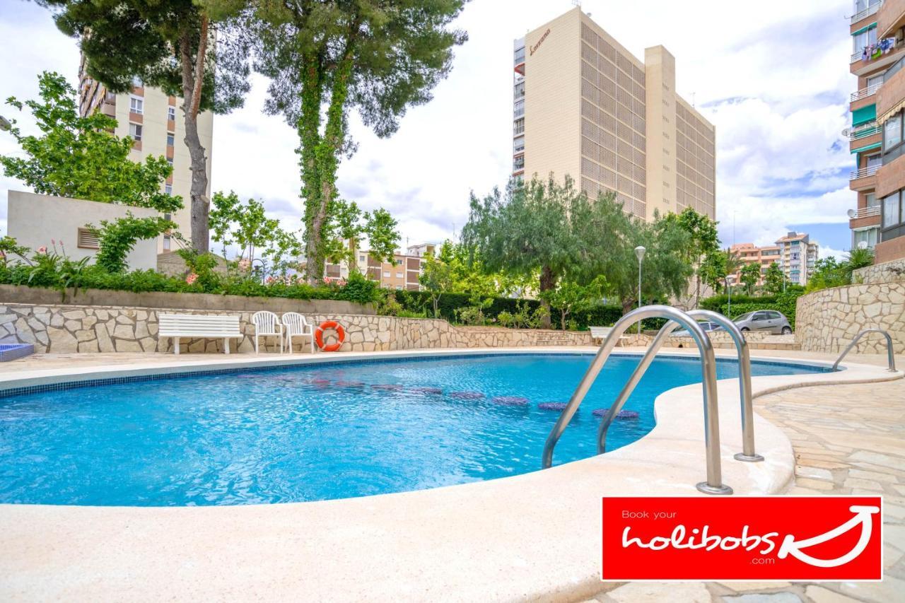 Perfect Family Getaway With Free Parking And Spacious Balcony L Pool L Sleeps 4 L Free Netflix And Wifi L Free Welcome Pack L Auge Apartment