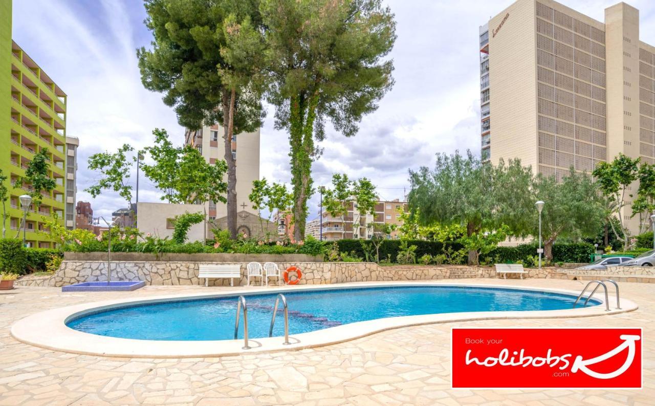 Perfect Family Getaway With Free Parking And Spacious Balcony L Pool L Sleeps 4 L Free Netflix And Wifi L Free Welcome Pack L Auge Apartment *
