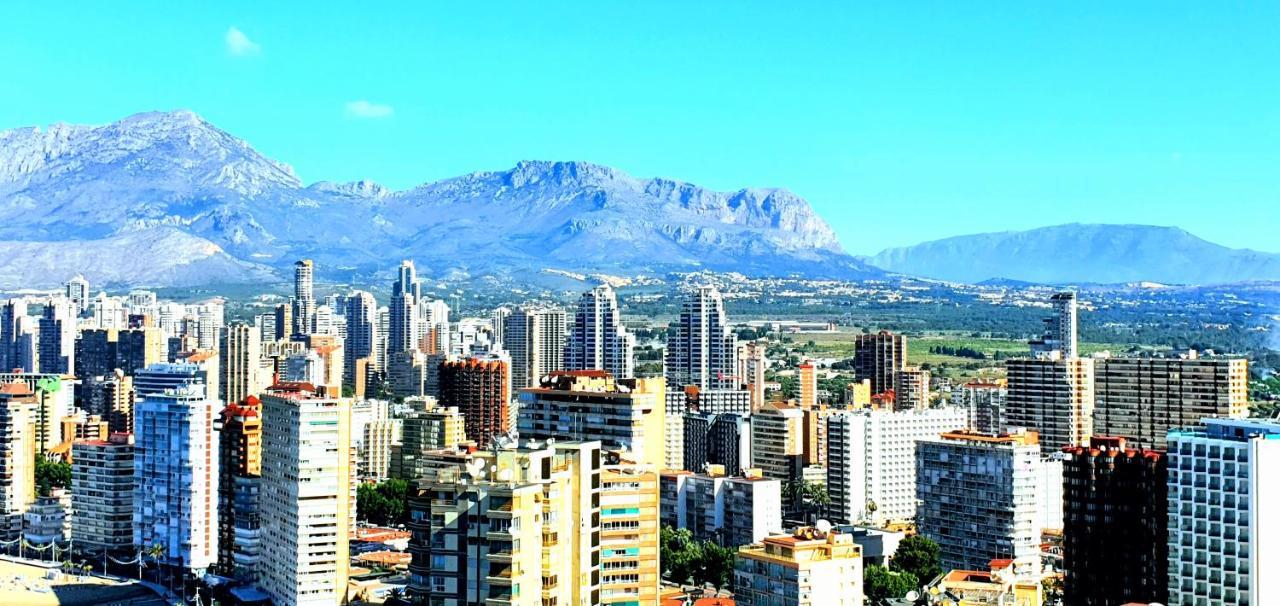 с видом на море и горы Apartment Benidorm
