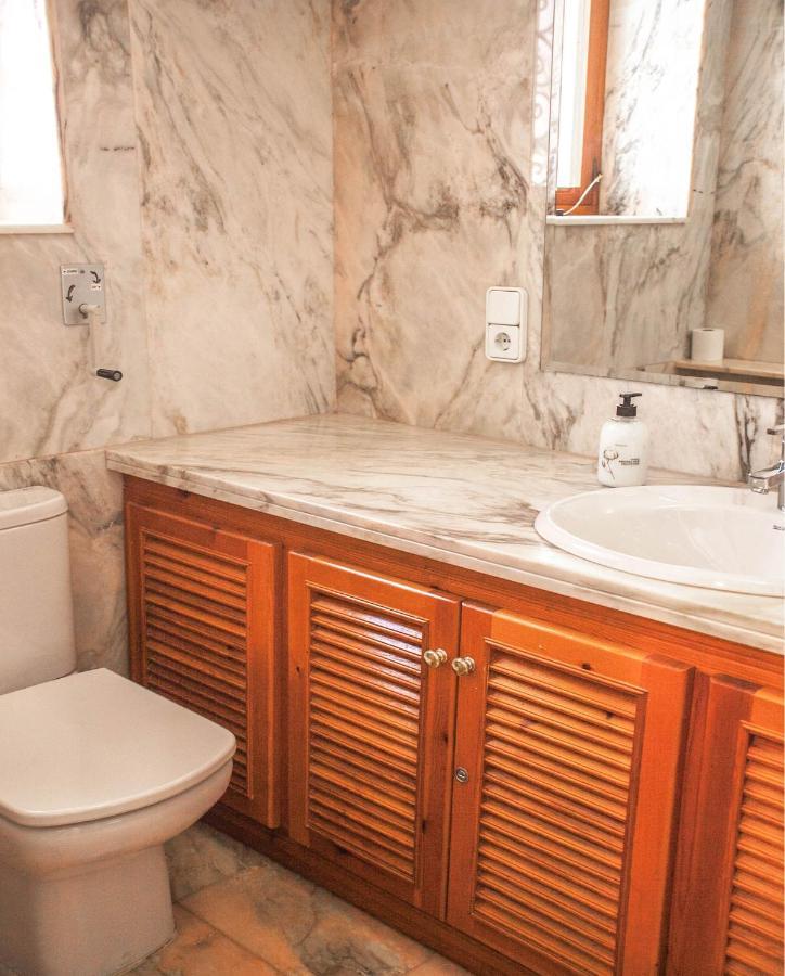 Altozano With Pool, Barbeque, Large Garden, And Fantastic Sea Views *