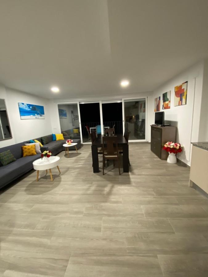 Belle Vue 1ere Lignee Marina Apartment