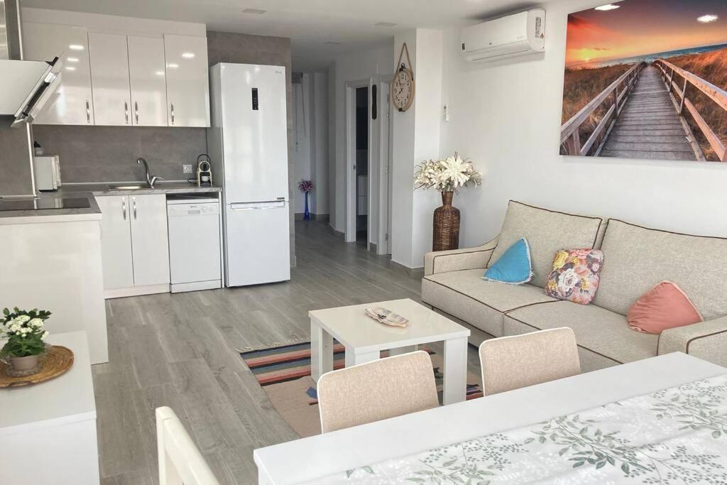 Precioso Apartamento Con Piscina En * Benidorm