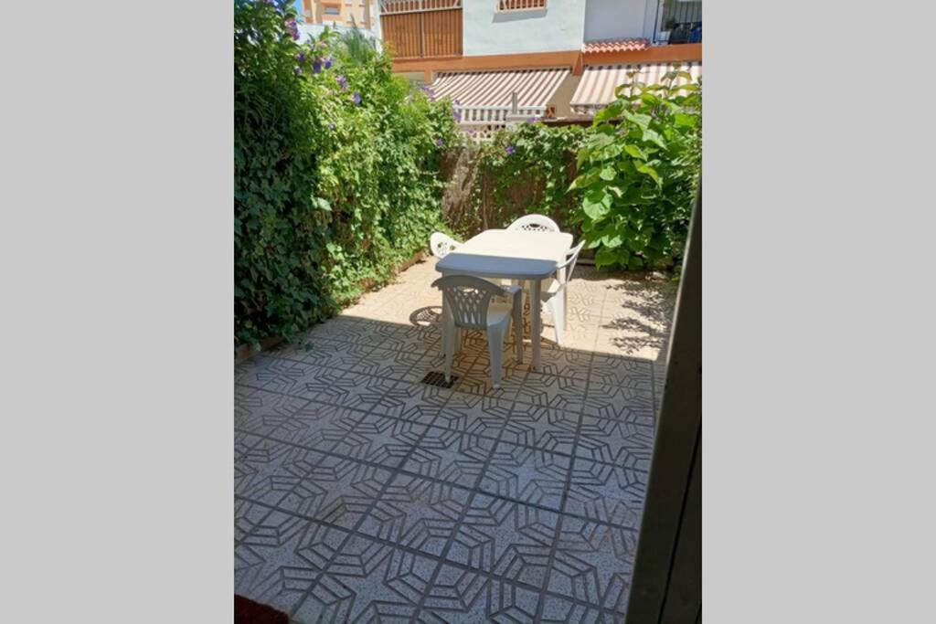 2 Bedroom Townhouse In Beautiful Gated Complex *
