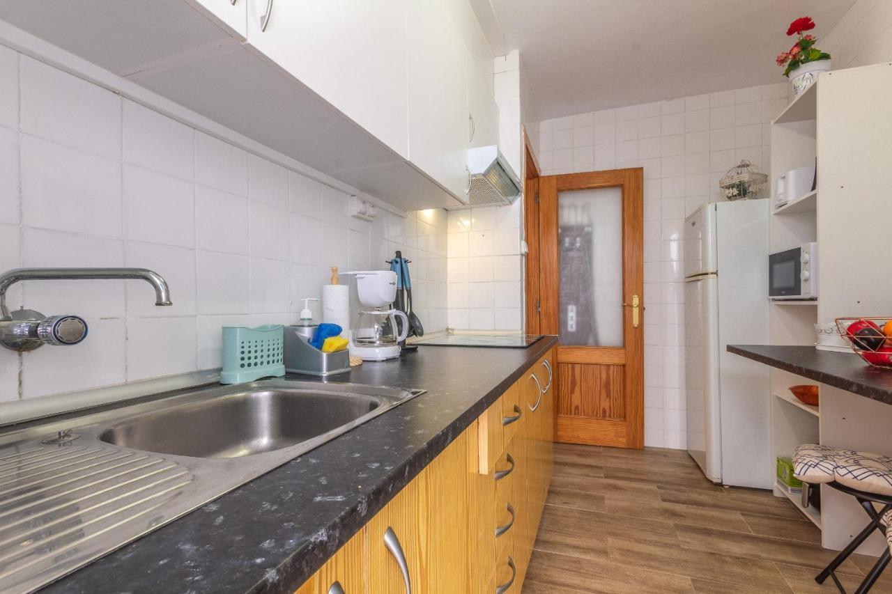 2br Flat - Aircon - 5 Min Walk To Beach *