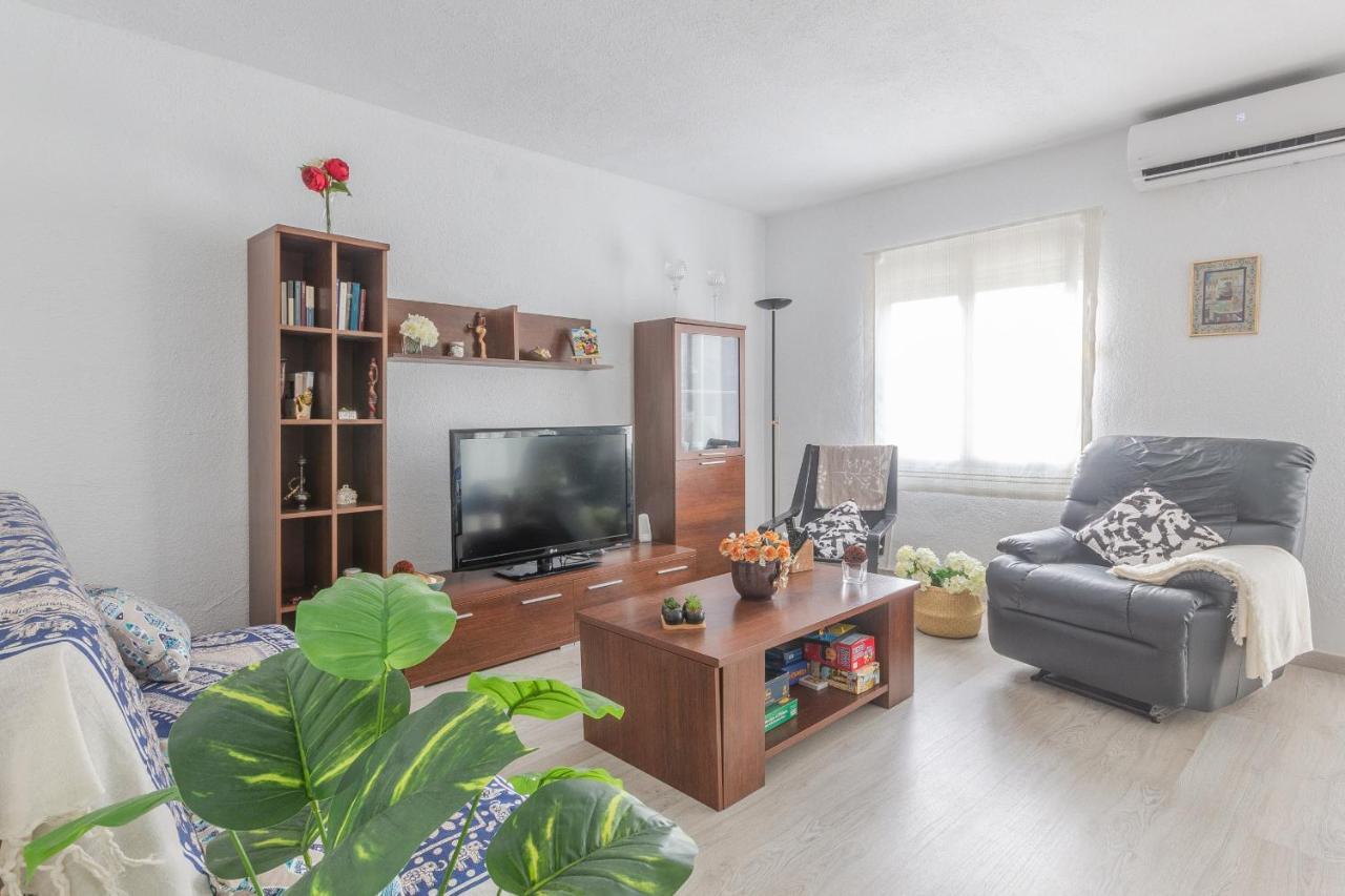 2br Flat - Aircon - 5 Min Walk To Beach