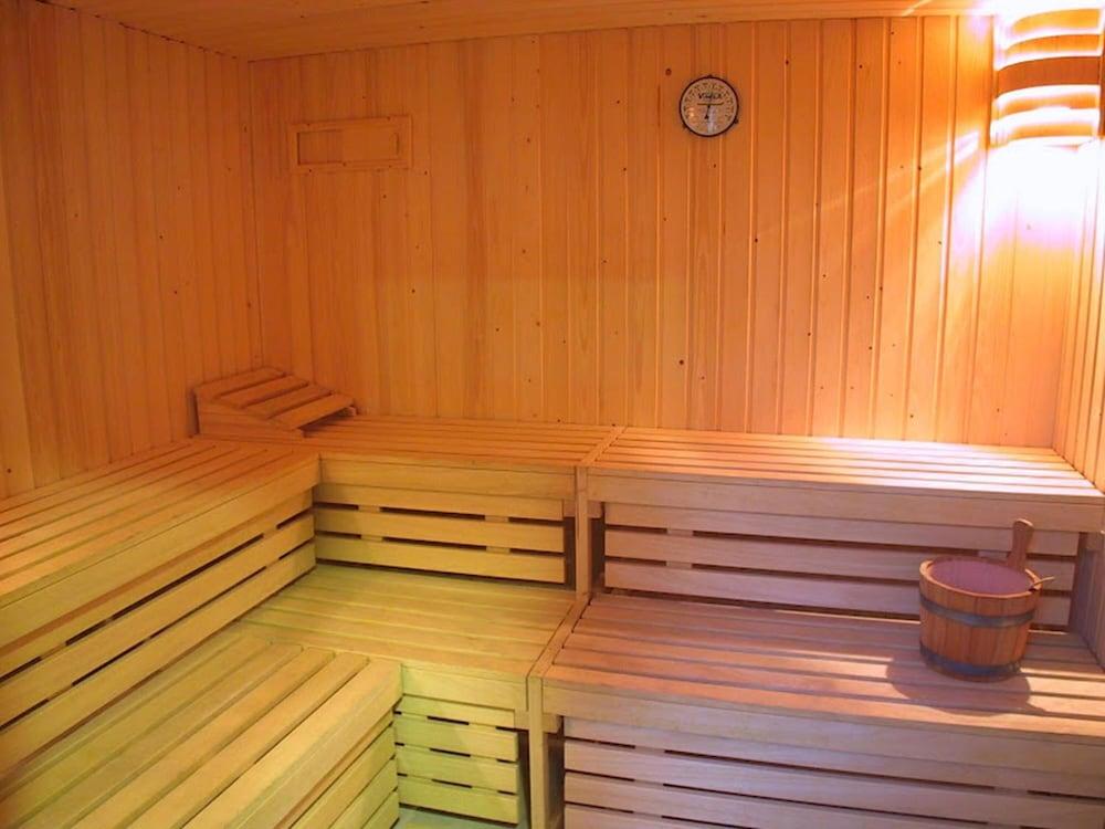 Rh Royal - Recommend For Adults 4*