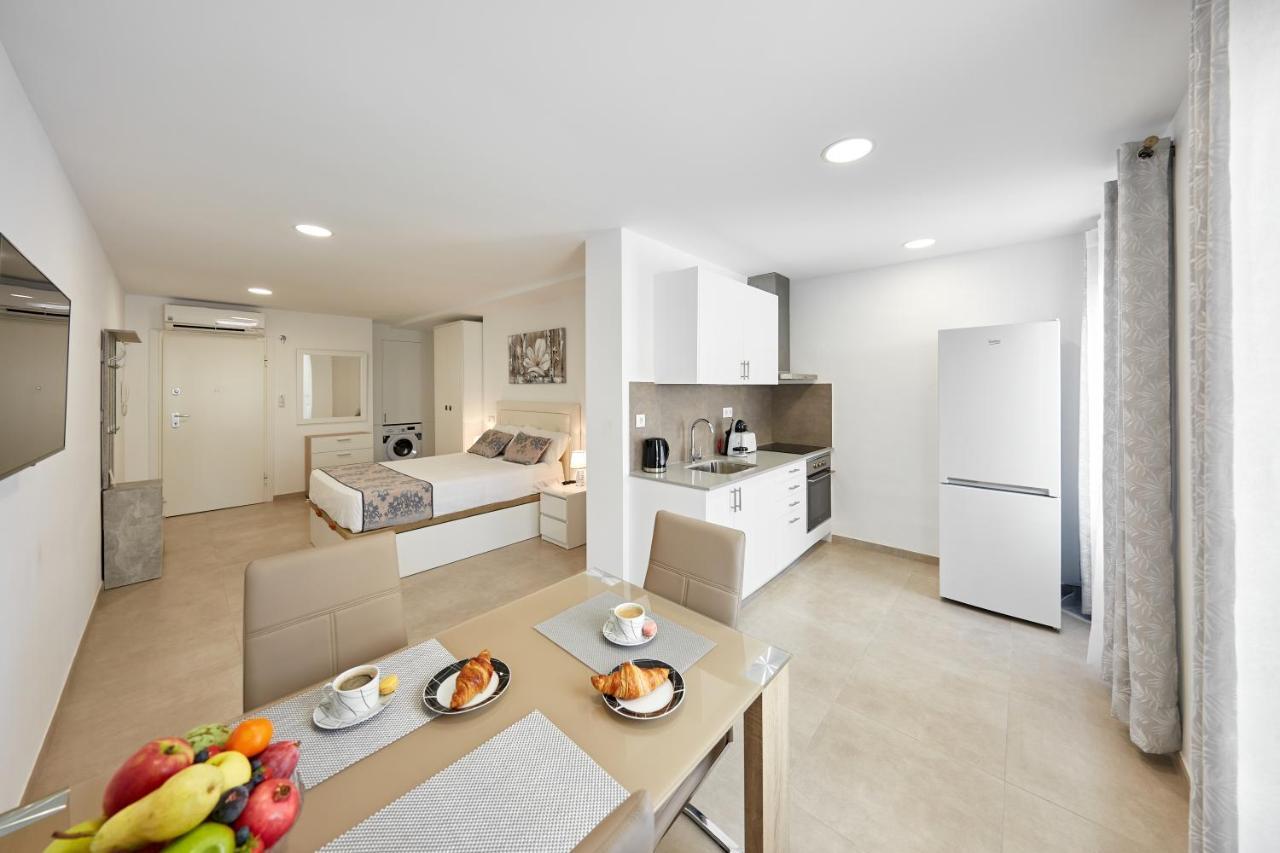 Sonrisa Deluxe Apartments, Levante