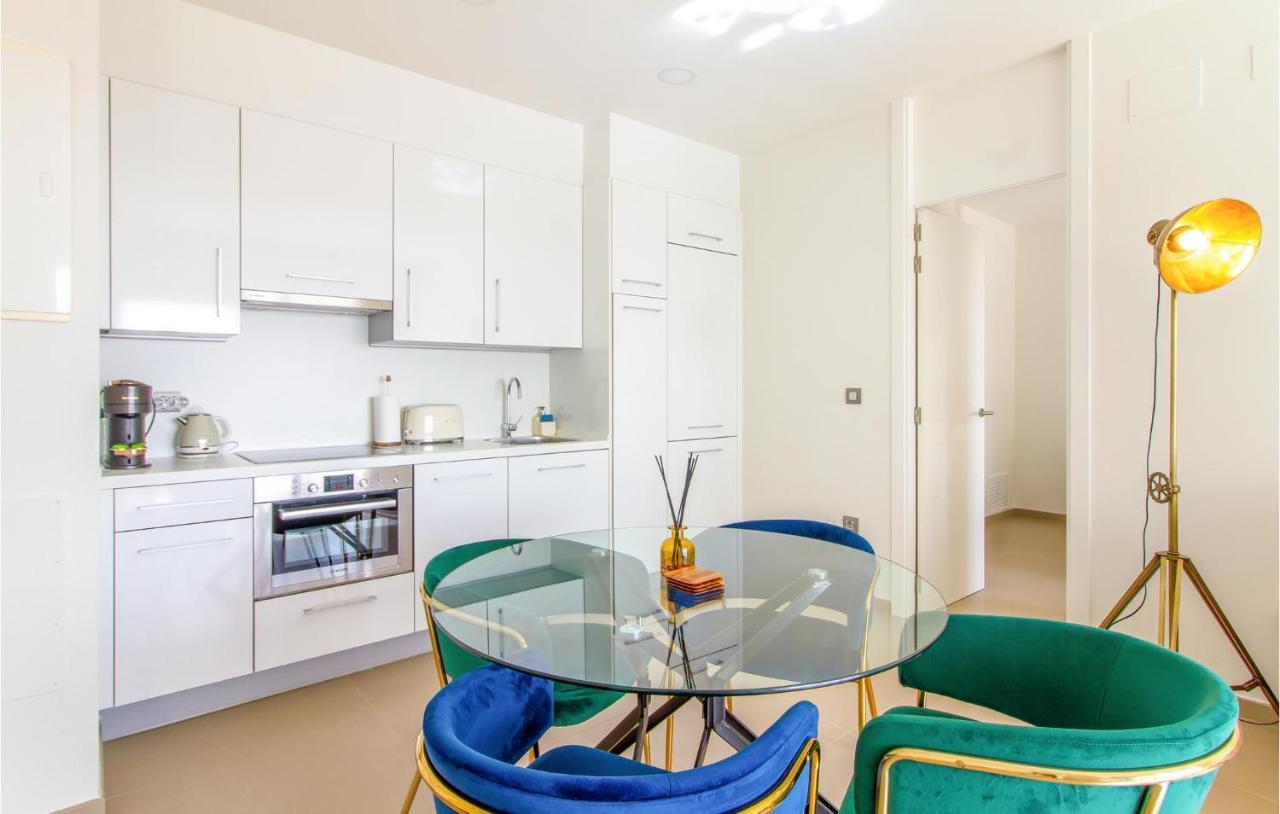 1 Bedroom In Apartment *