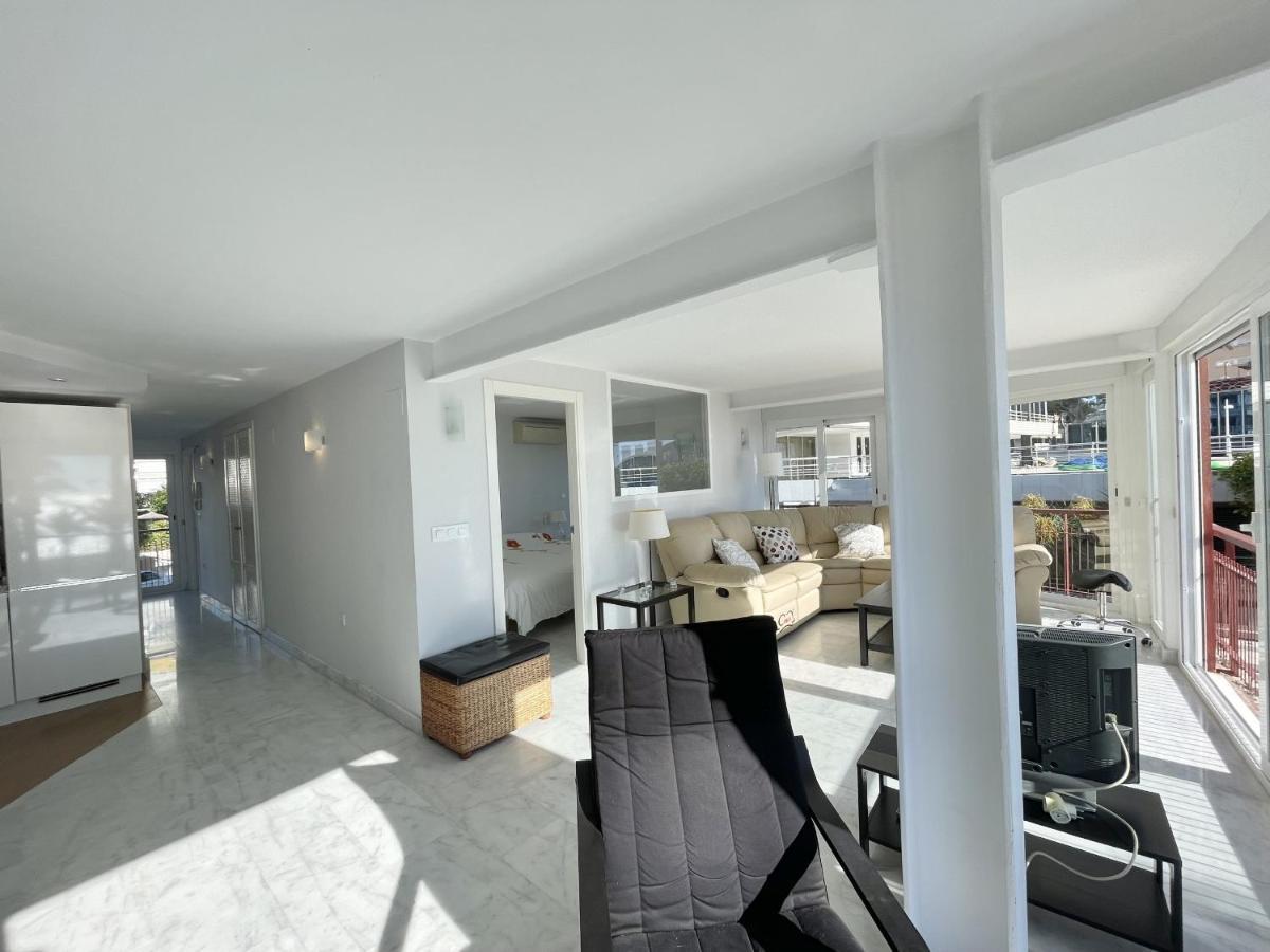Iberia Seafront Apartment *