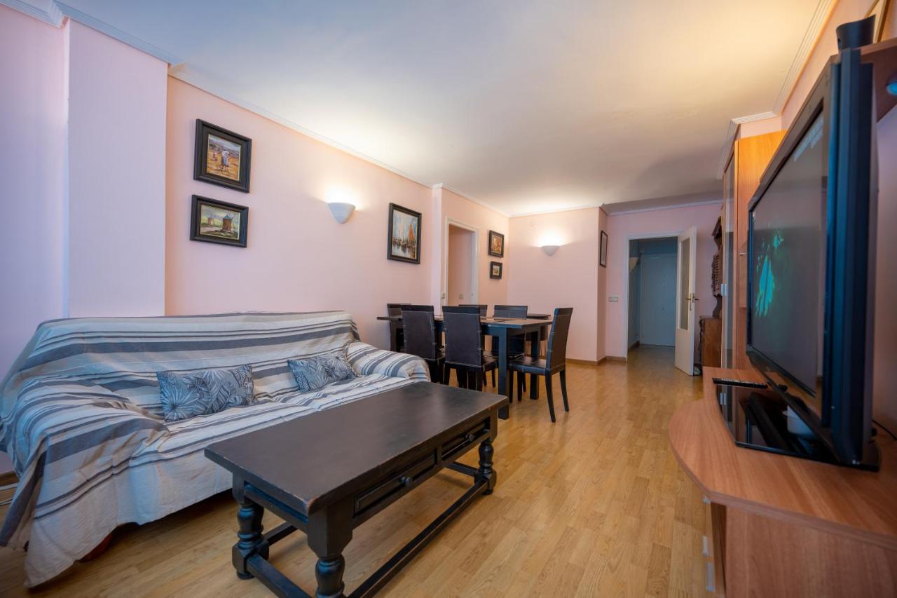 Beautiful Parque Loix 4 Bedroom Shared Pool, Tennis Court * Benidorm