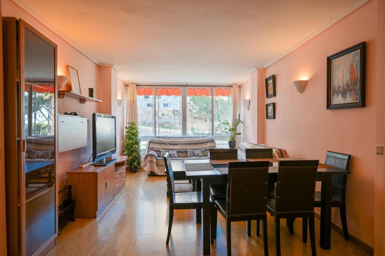 Beautiful Parque Loix 4 Bedroom Shared Pool, Tennis Court Apartment