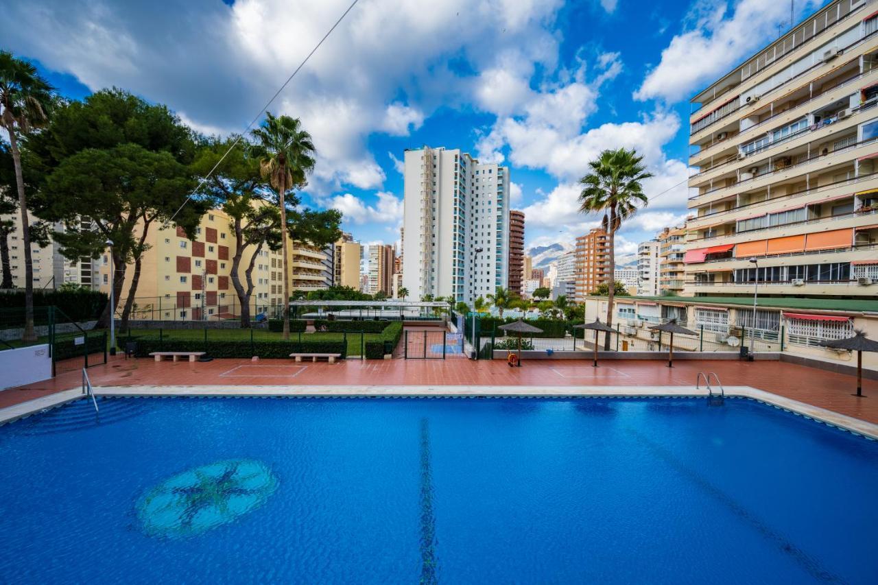 Beautiful Parque Loix 4 Bedroom Shared Pool, Tennis Court Apartment Benidorm