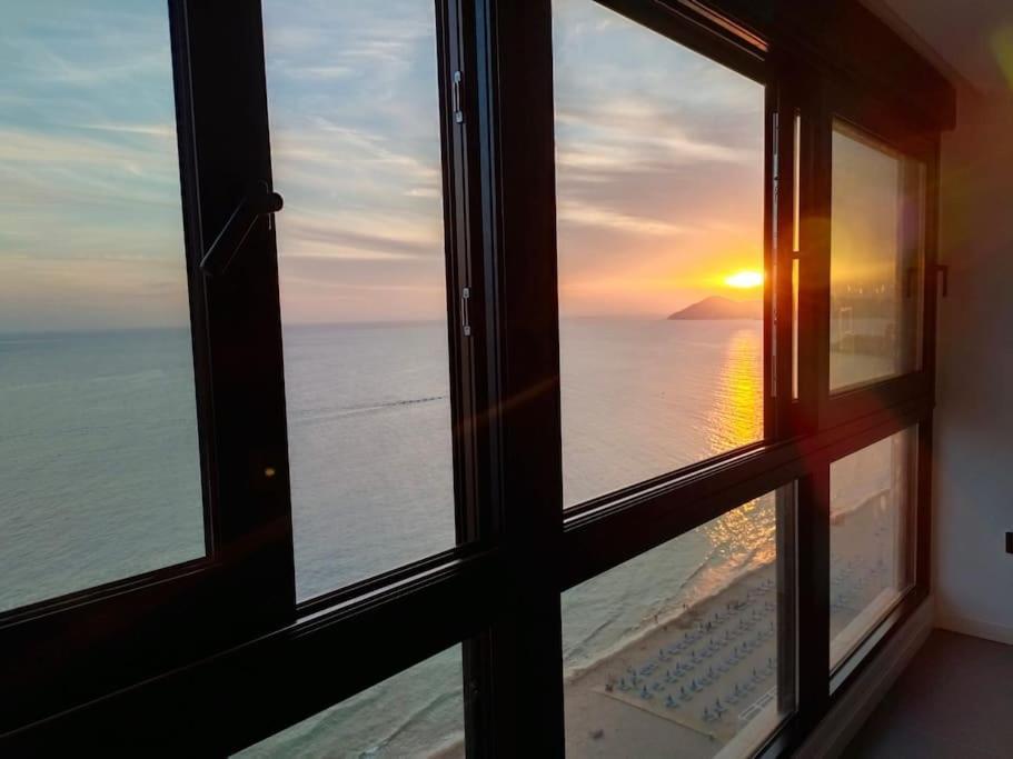 Estupendo Apartamento En Planta 22. 1ª Linea. Appartement Benidorm